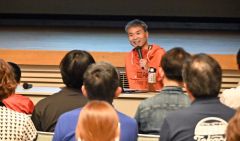 十勝や士幌の事例を紹介しながら環境問題への意識向上を促した尾崎さん