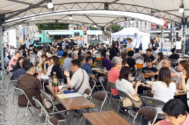 「とかちビアガーデンｗｉｔｈキッチンカー」始まる　７日まで西２南９の北洋銀跡で