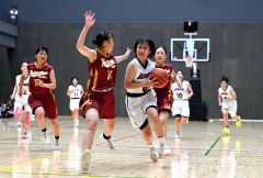 女子準々決勝・帯八―釧路鳥取西（金野和彦撮影）