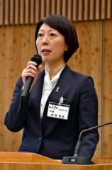 町政の抱負を語る湯浅町長（４日午前９時ごろ）