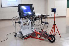 自転車走行の疑似体験を通して危機予測を学べる自転車シミュレーター