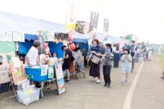 出店や多彩なイベントが盛り上げた「歴舟川清流まつり」
