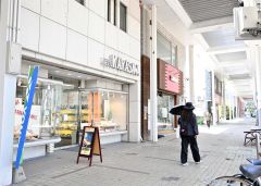 広小路に面するカラサワ靴店