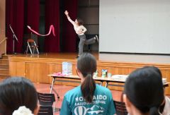 マーカー投げに大盛り上がり　バルーンフェス「裏学生選手権」に３大学４チーム参加 3