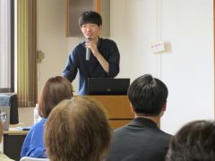 読み書き障害に「待ってあげて」　発達障害当事者の関口さん講演　中札内