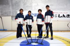 試合と海外チームとの交流を楽しみにする（左から）橋本孝広、田中萌々子、大久津真由美、仲川翼