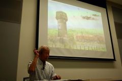 ６歳のころに体験した音更空襲の様子を伝える語り部の岩谷さん