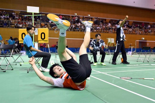 明星小出の澤田　逆転で歓喜の初優勝　春夏連覇も達成　インターハイバドミントン複