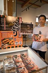 国技館大相撲観戦名物の“やきとり”をＰＲするなつぞら市場の熊谷マネジャー