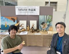 作品展をＰＲする（写真左から）菅原さん、小川支店長
