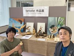作品展をＰＲする（写真左から）菅原さん、小川支店長