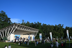 フェスは帯広市緑ケ丘公園のグリーンステージで行われた（須貝拓也撮影）