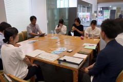 町職員と懇談する道科学大生