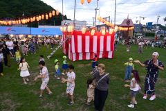 子どもから大人まで楽しんだ「りくべつ夏まつり」