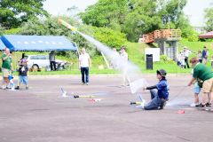 ペットボトルロケットの飛距離を競ったコンテスト