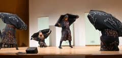 古式舞踊を披露する帯広カムイトウウポポ保存会のメンバー