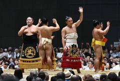 勇壮な歌声を響かせ観客を魅了した相撲甚句