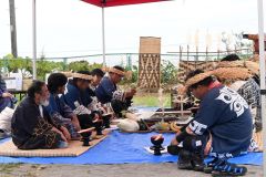厳粛な雰囲気の中で行われたカムイノミ・イチャルパ