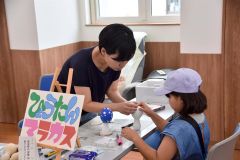 メムオロ楽校のヒョウタンマラカスブース