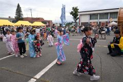 にぎわった子ども盆踊り