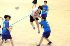 【男子準決勝・駒場中拠点校―札幌厚別中】シュートを放つ駒場中拠点校の熊坂泰知主将（チーム提供）