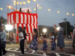 仮装でにぎわった忠類盆踊り