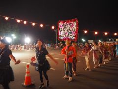 仮装でにぎわった忠類盆踊り