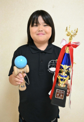 けん玉の全国大会に出場する飯田さん