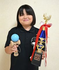 挑戦者として「けん玉」の全国大会に出場　芽室小４年の飯田さん