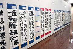 高校生たちの力作が並ぶ会場
