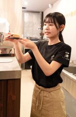 理想の和菓子を追求　マテナ珈琲　鈴木萌々子さん～わが社の誇り（２０２）