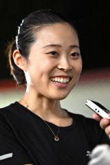 競技後にインタビューを受ける勢藤優花（オカモトグループ）