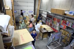 普段入れない書庫などを見学する館内ツアーも行われた