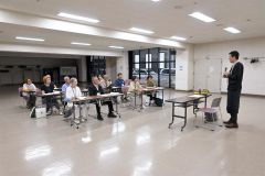 笑いもでるなど和やかな雰囲気たっだ講話