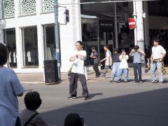 ダンスで盛り上げ、防災ブースも ホコテン 2