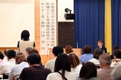 川田氏に子どもとの関わり方について質問する参加者
