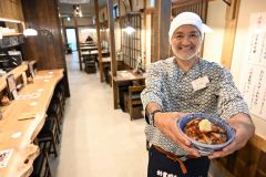 名物の味噌豚丼と店内