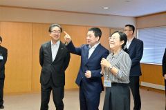 朝陽市から訪問団５人が来帯　１３年ぶり公式訪問で副市長ら 3
