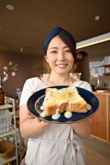 ジャガチーズフレンチトーストを紹介する野澤さん