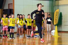元オリンピック選手の福島千里さん 札内小で走る楽しさ伝授 幕別 16