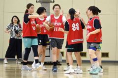 手話を駆使して　デフバスケ女子日本代表が新得で強化合宿～写真特集
