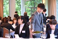 一流の西洋料理を味わいつつワインと礼儀作法を学ぶ　帯調理が北海道ホテル 3