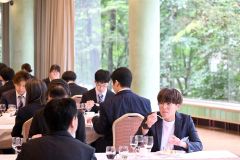 一流の西洋料理を味わいつつワインと礼儀作法を学ぶ　帯調理が北海道ホテル 4