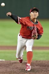 ＪＲ東日本戦で東芝の先発として力投する笹森公輔（白樺学園高出身）
