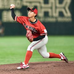 ＪＲ東日本戦で東芝の先発として力投する笹森公輔（白樺学園高出身）