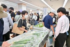 生徒が育てた農畜産物販売　帯農フェス 3
