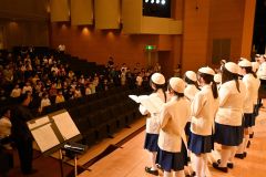 駒場小開校１２０周年　兵庫稲美合唱団美声で花添える　音更