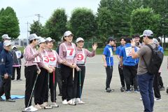 初戦を終え笑顔で記念撮影する中国チーム