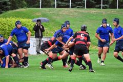 【決勝・帯工―帯柏葉・帯三条・帯緑陽・士幌合同チーム】ボールを手に突進し、トライを決める帯工の河瀬泰将主将