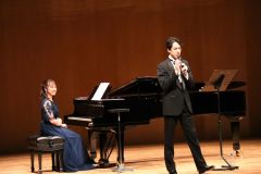 重厚な歌声に魅了　磯谷大樹さんバリトンコンサート～こぼれ話 4